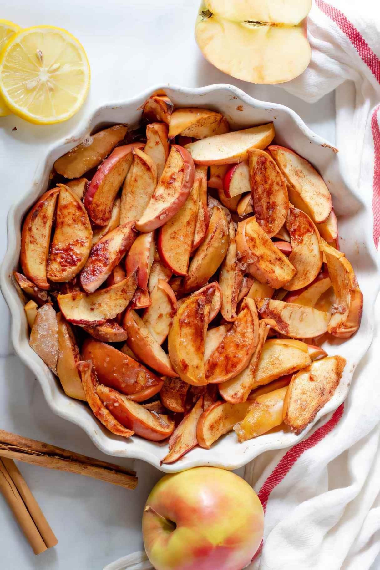 Warm Autumn Baked Apples with Cinnamon