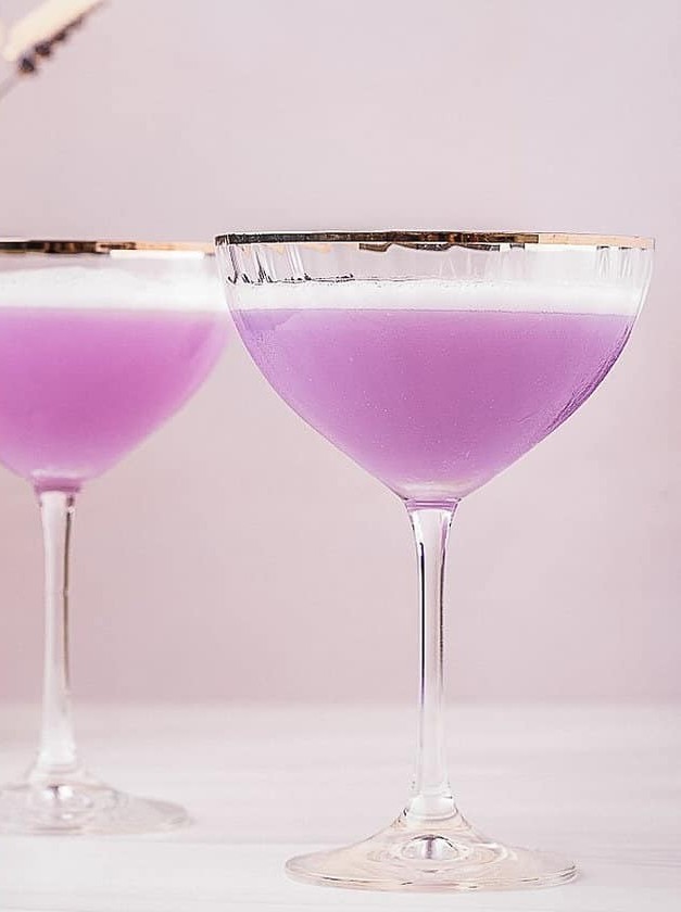 Gin 1908: A Color-Changing Citrus Delight