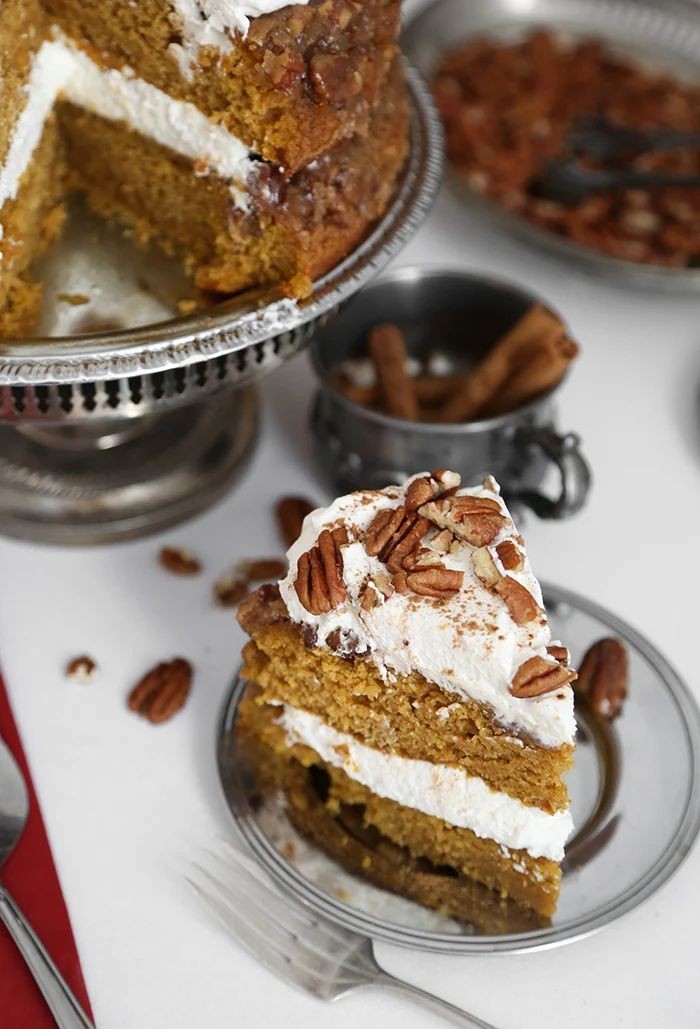 Patriotic Cake Showcases Colorful Delight