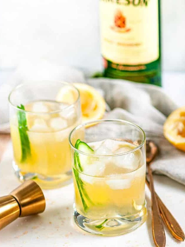 Elderflower Kiss on the Rocks