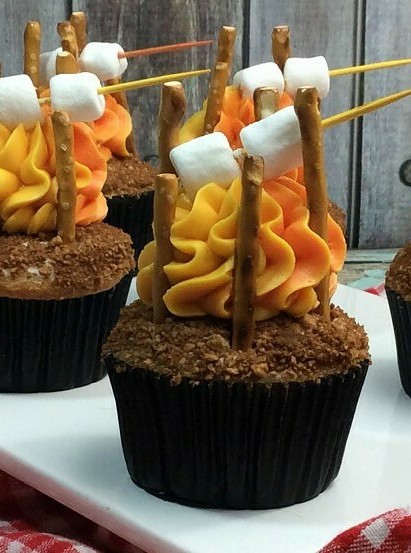 Campfire-Inspired Cupcakes for Summer Fun