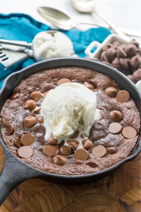 Mini Skillet Brownies for Intimate Treats