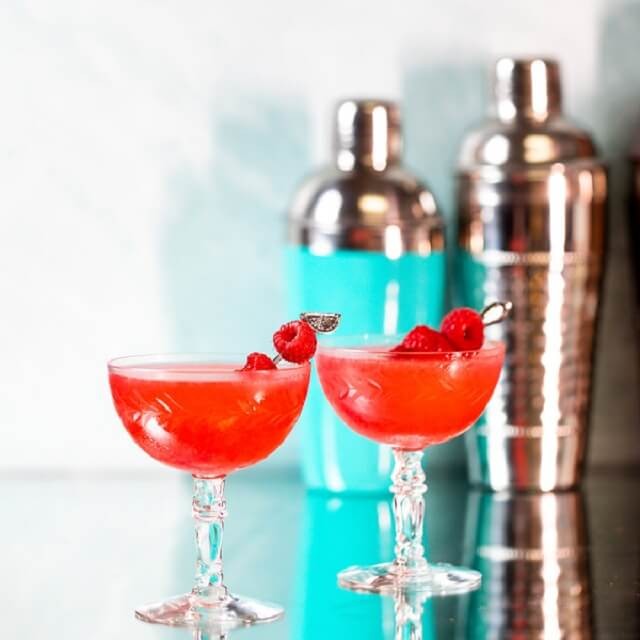 Easy Raspberry Gin Fizz Cocktail