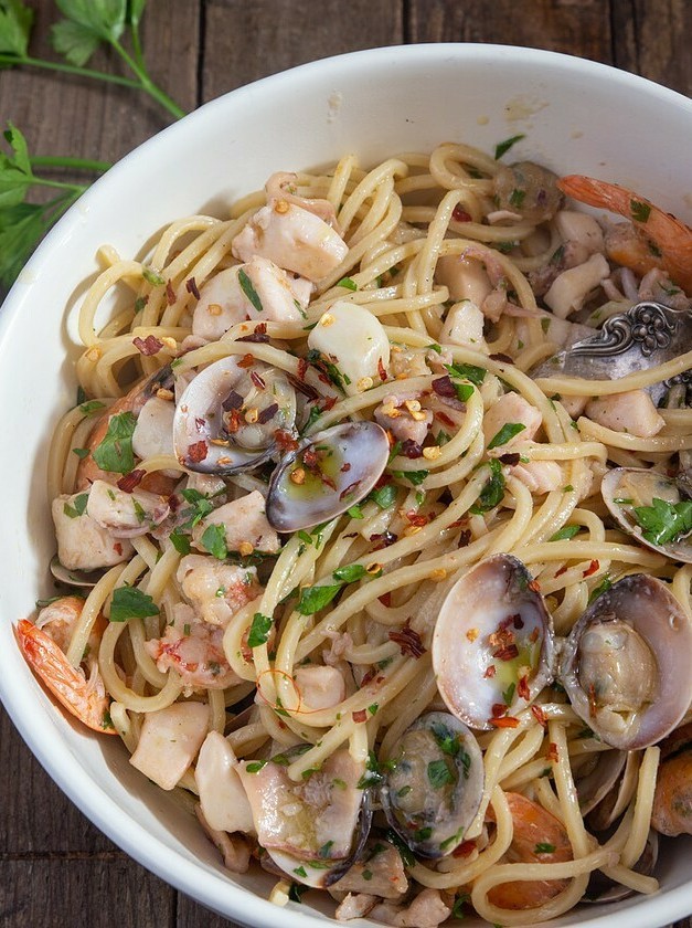 Seafood Simplicity in Classic Pasta Dish