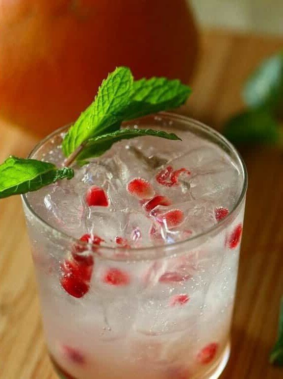 Holiday Grapefruit Sparkler