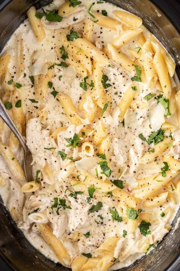 Creamy Crockpot Chicken Pasta Delight