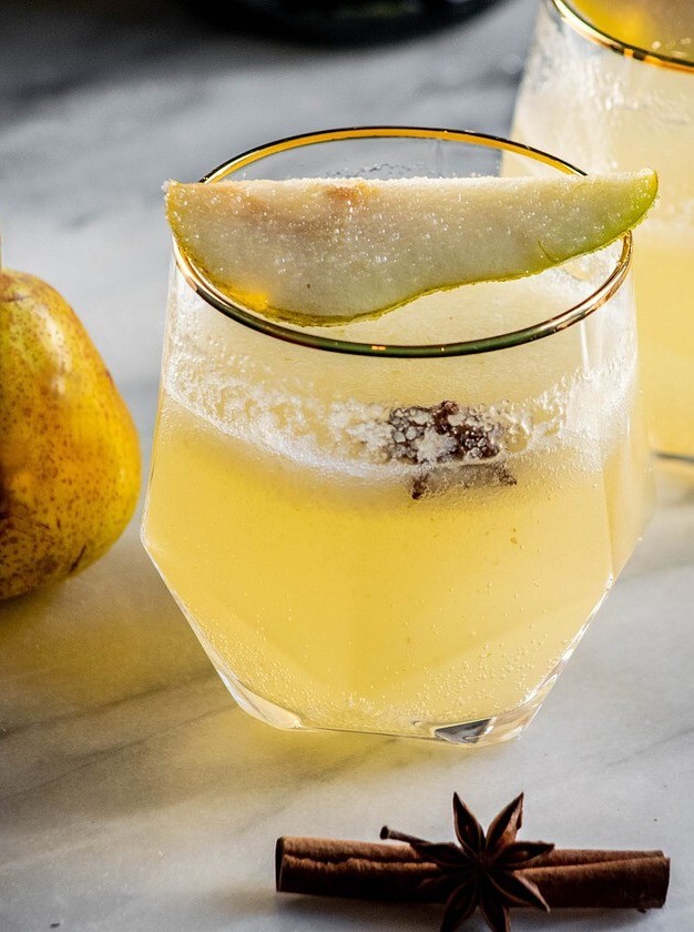 Fall in Love with this Spiced Pear Cocktail