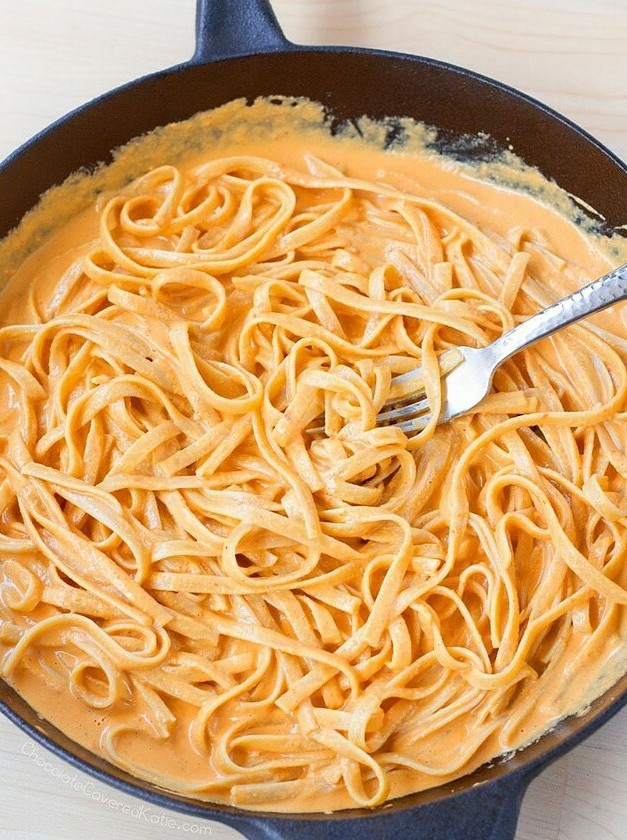 Vegan Red Pepper Alfredo Pasta Delight