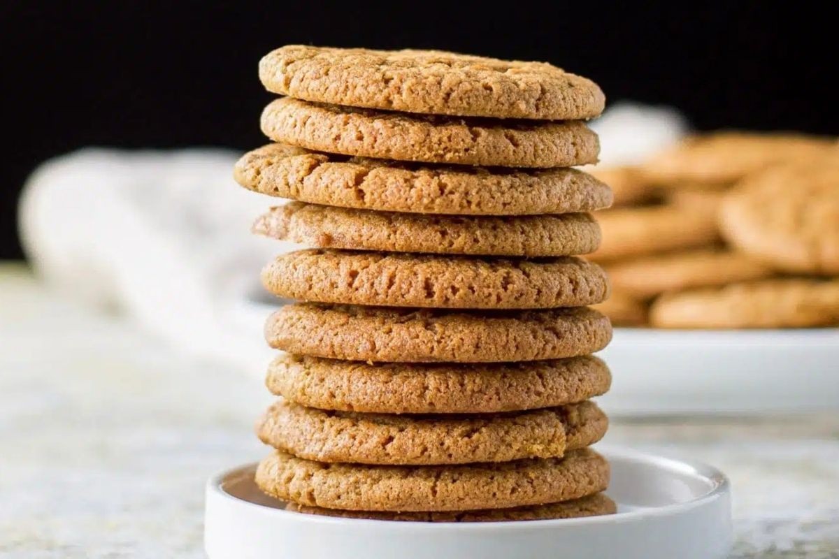Spiced Molasses Cookies for a Quick Holiday Treat