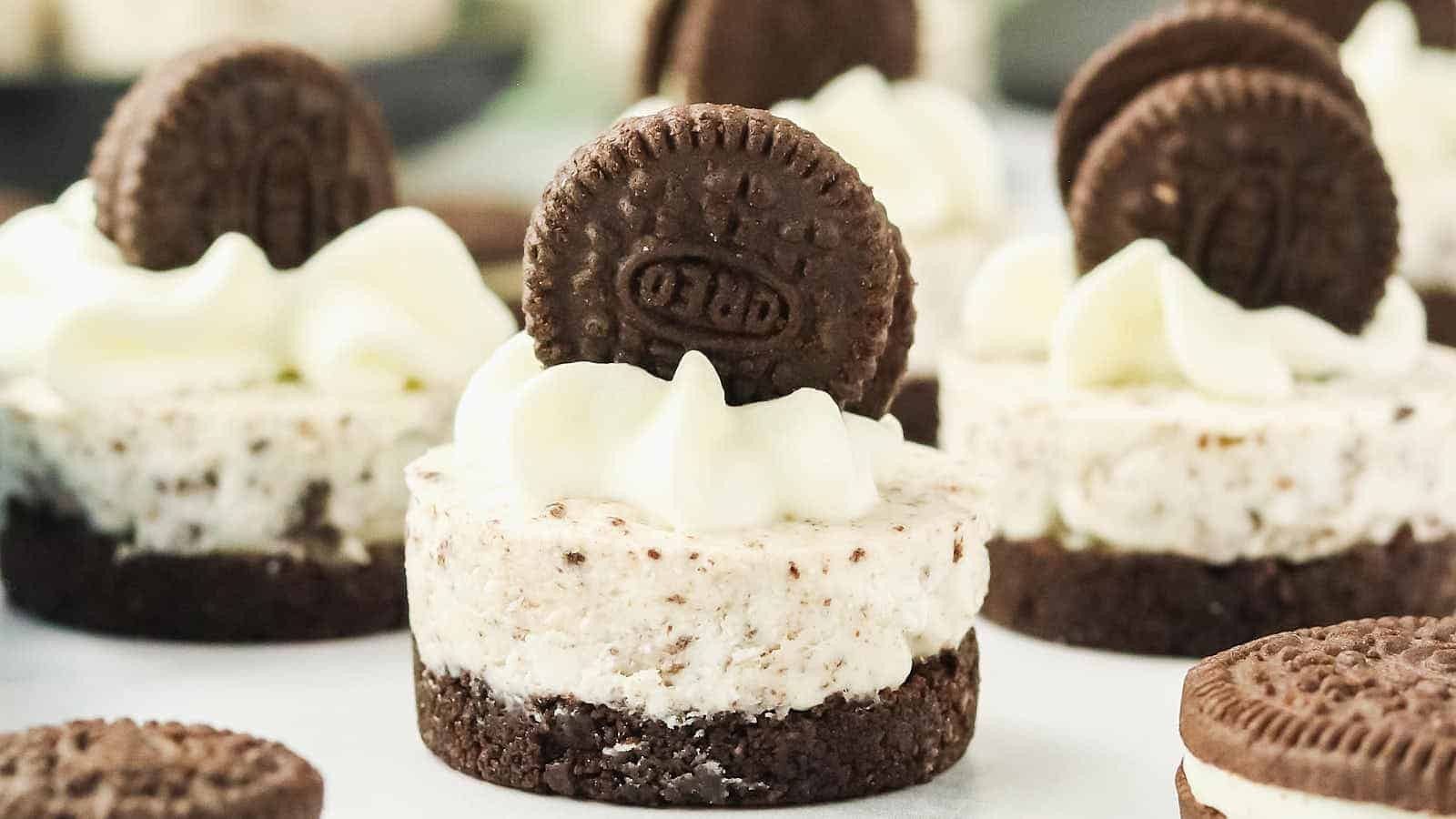 Creamy Oreo Cheesecakes Without Baking