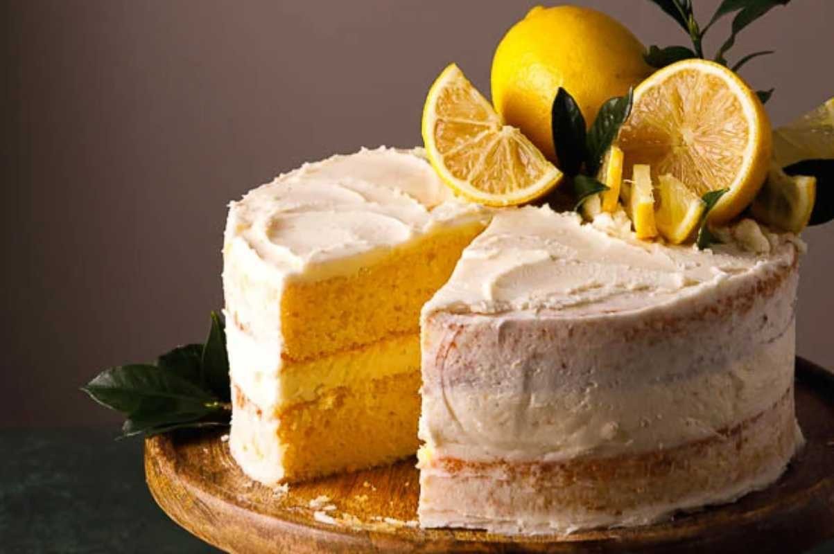 Lemony Delight: Simple Sponge Cake Recipe