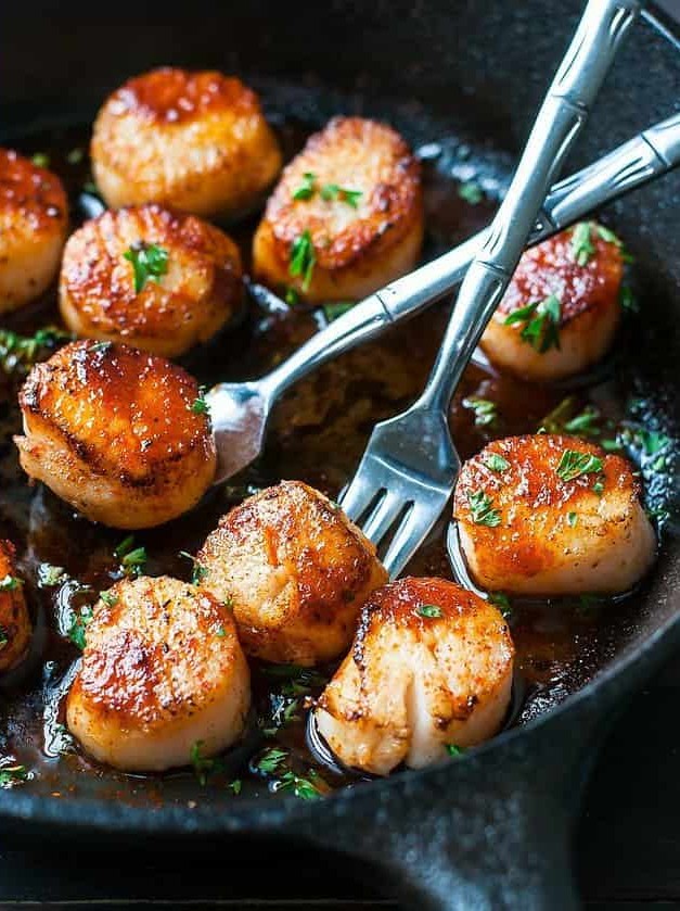 Spicy Sriracha Scallops with Pan Sauce