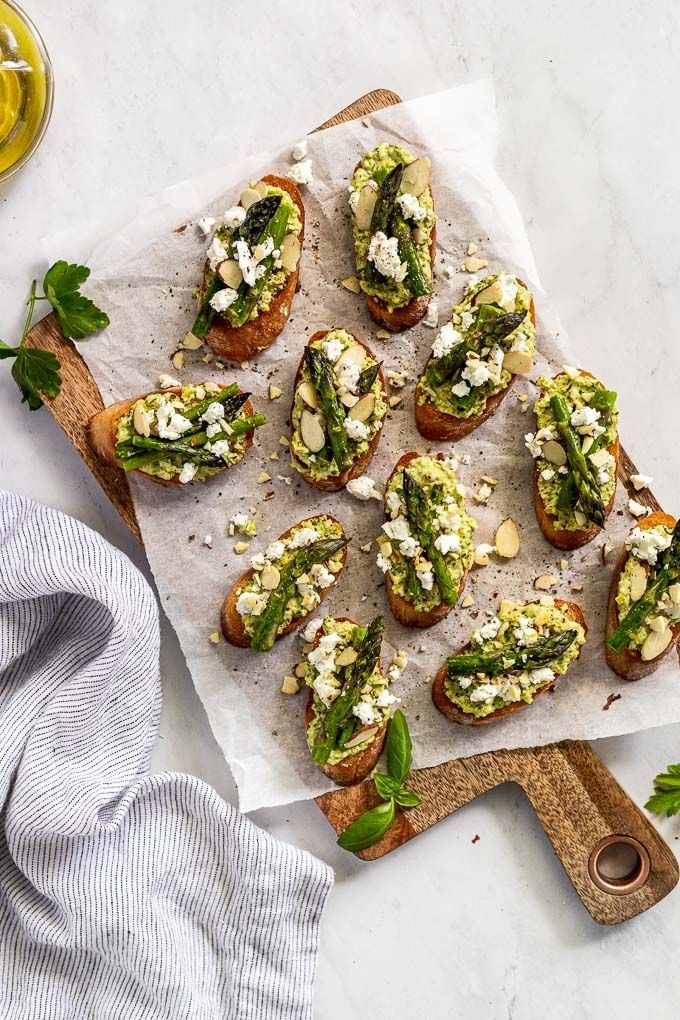 Pear Blue Cheese Crostini in 4 Easy Steps