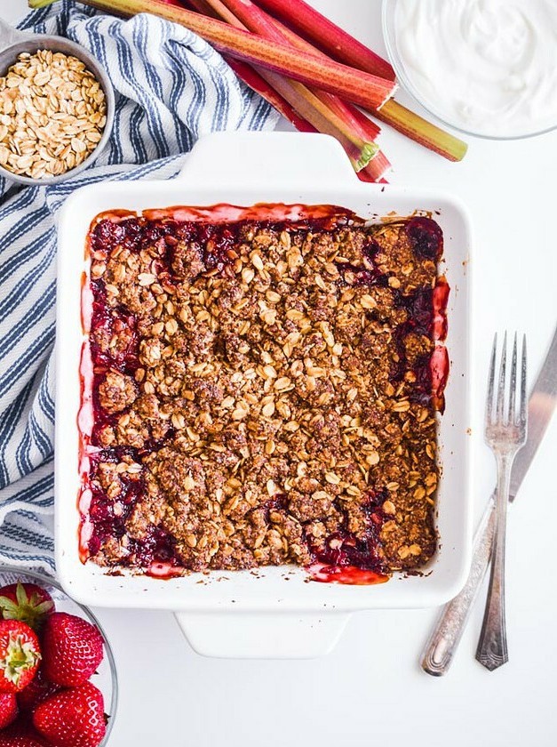 Rhubarb Strawberry Crisp: Spring