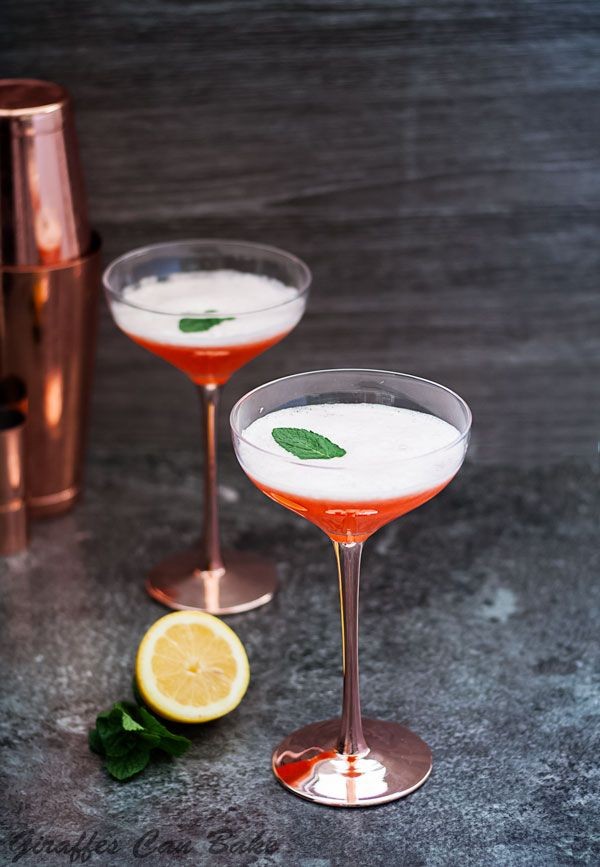 Pisco Smash with a Touch of Elegance