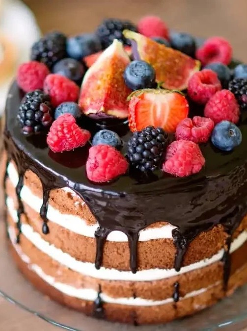 Decadent Chocolate Cake with Rich Cream Filling