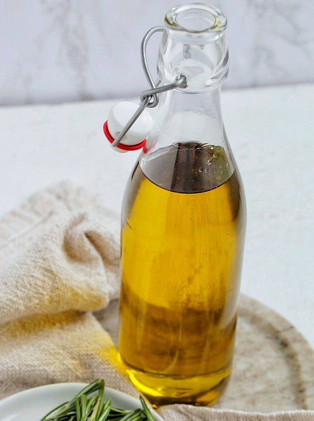 Rosemary Essence for Elevating Dishes