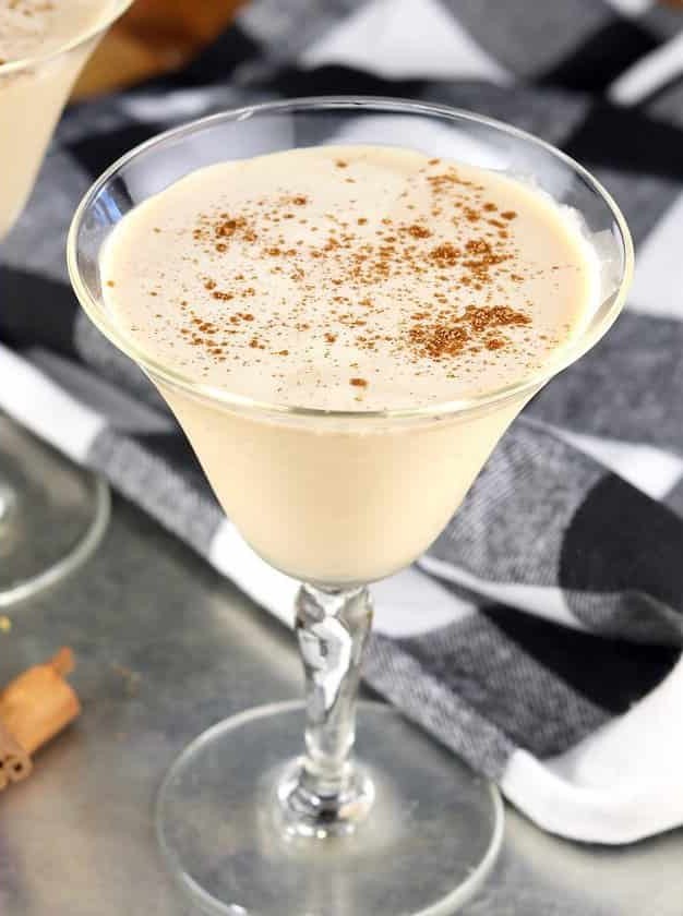Brandy Alexander: A Chocolatey Holiday Delight