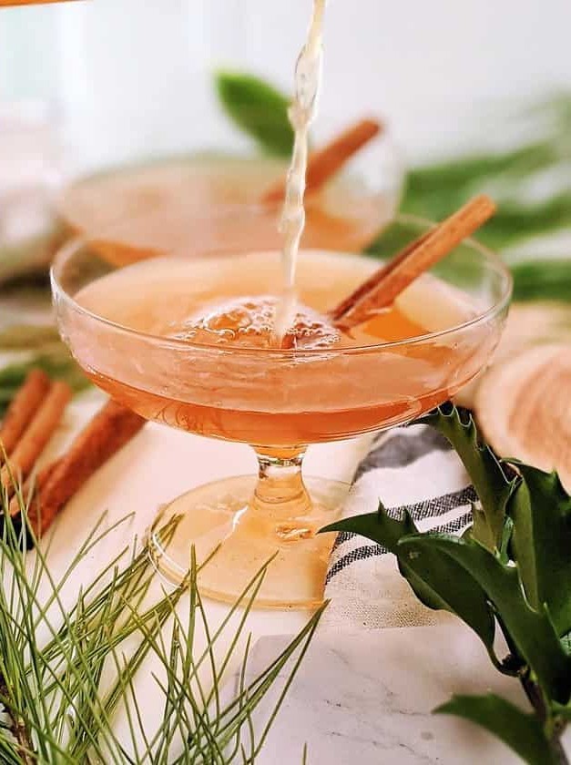 Cozy Autumn Cocktail: Spiced Apple Delight