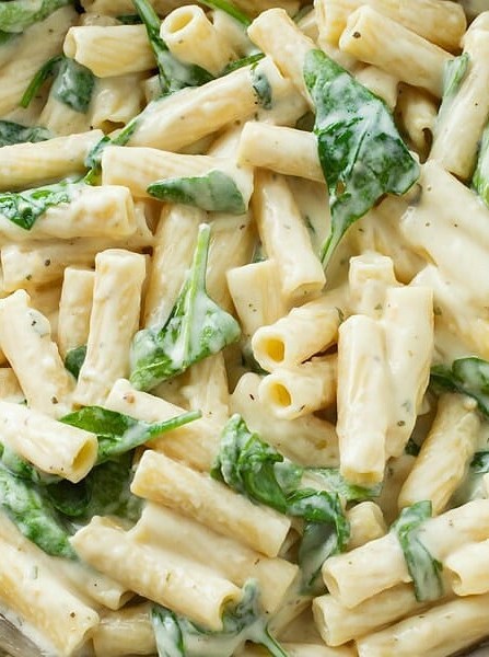 Spinach Pasta in Rich Garlic Sauce