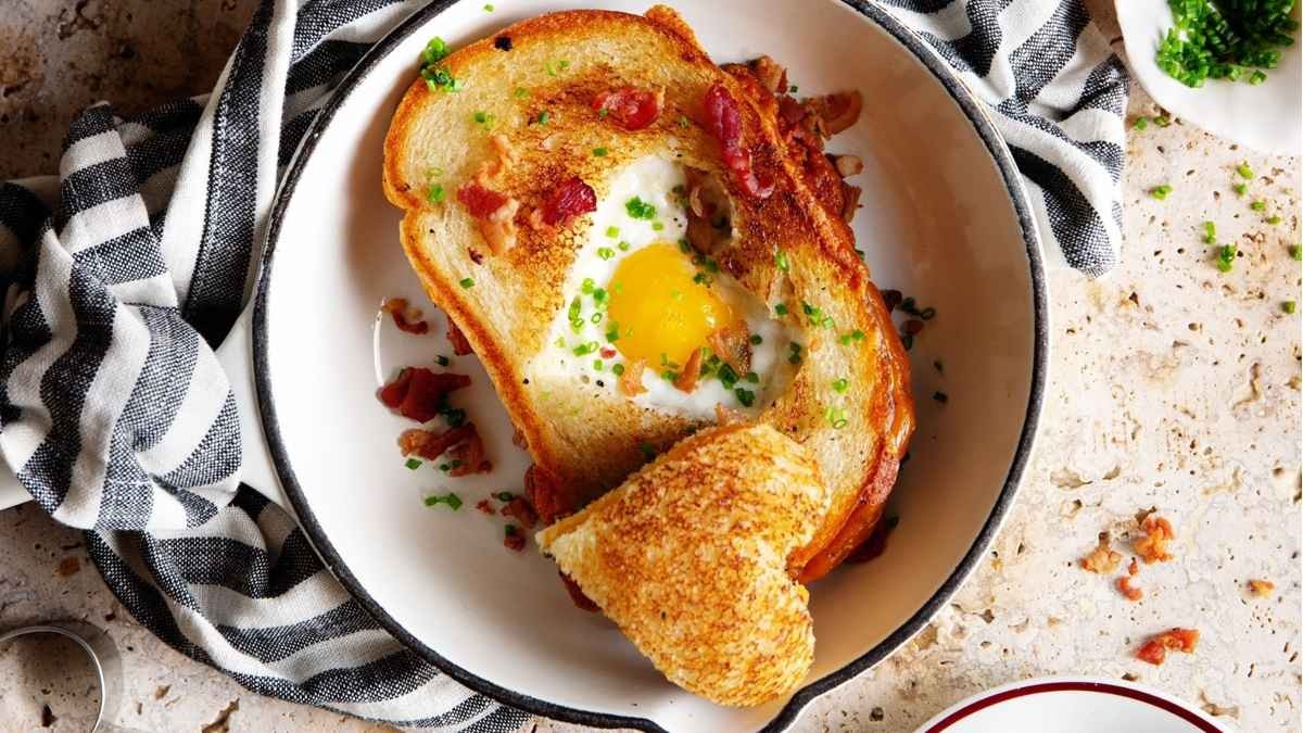 Cheesy Egg Breakfast Sandwich Mashup