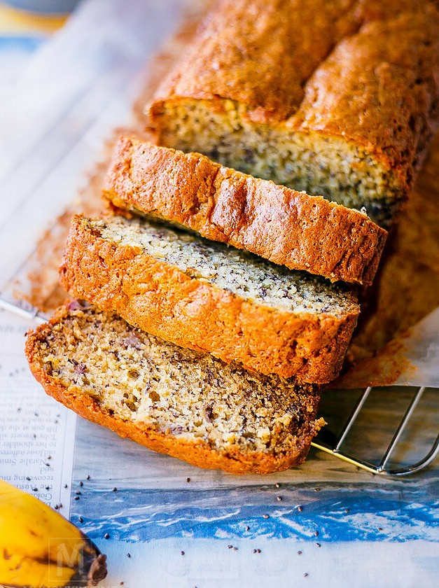 Fiber-Rich Banana Bread with Chia Crunch