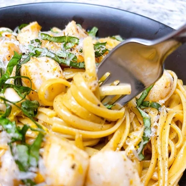 Scallops Pasta with Zesty Lemon Garlic Sauce