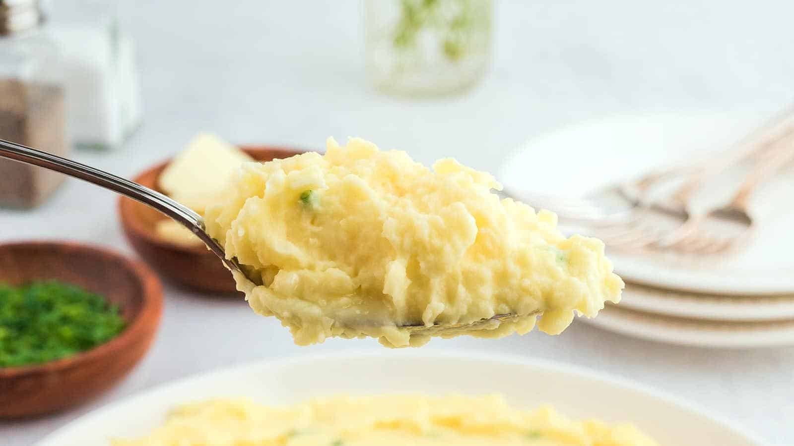 Creamy Sour Cream Mashed Potato Delight