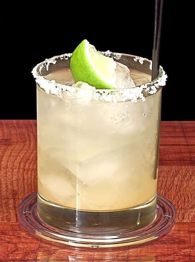 Tequila Fizz: A Low-Carb Cocktail Delight