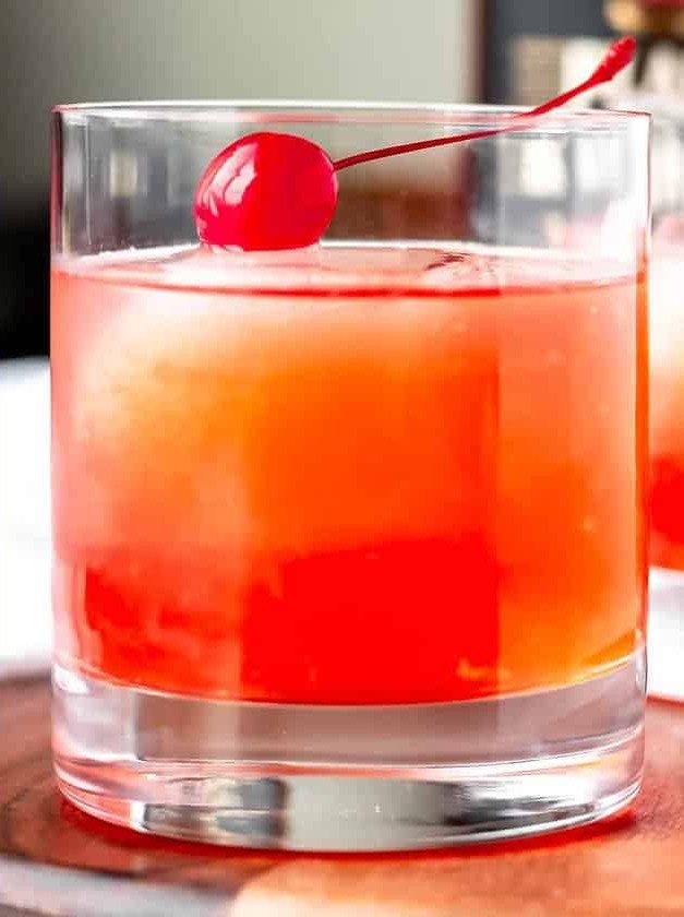 Whiskey Peach Delight: Summer in a Glass