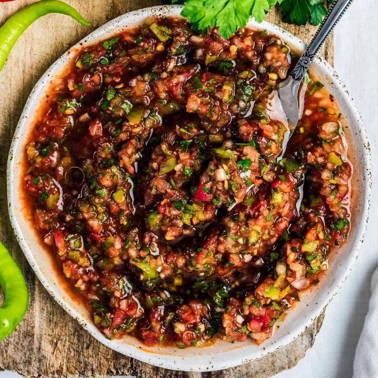 Acil Ezme: Spicy Turkish Salad