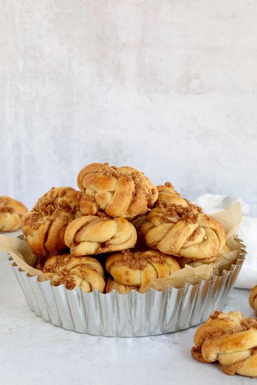 Almond Cookies with a Cinnamon Twist