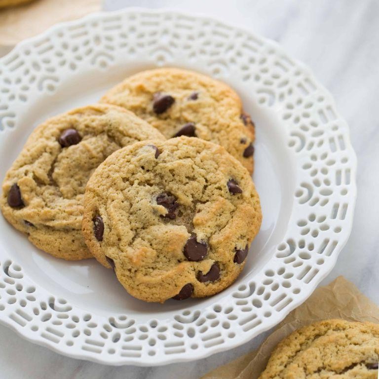 Almond Flour Chocolate Chip Cookies