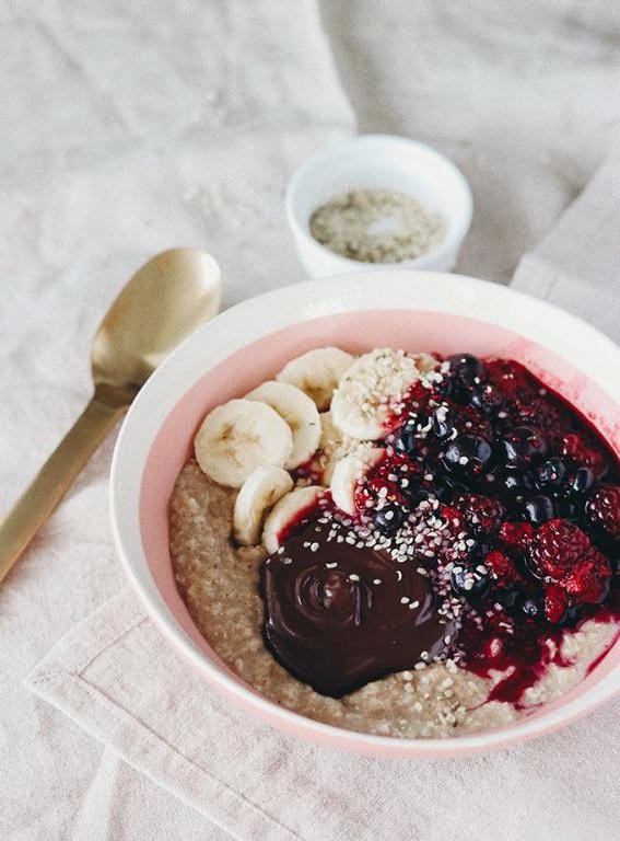 Almond Milk Oatmeal with Fresh Berries