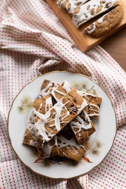 Apple Cinnamon Hermit Bars