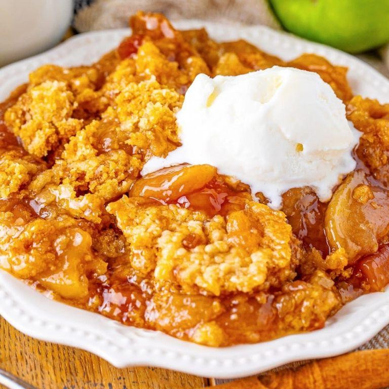 Apple Cinnamon Slow Cooker Cake