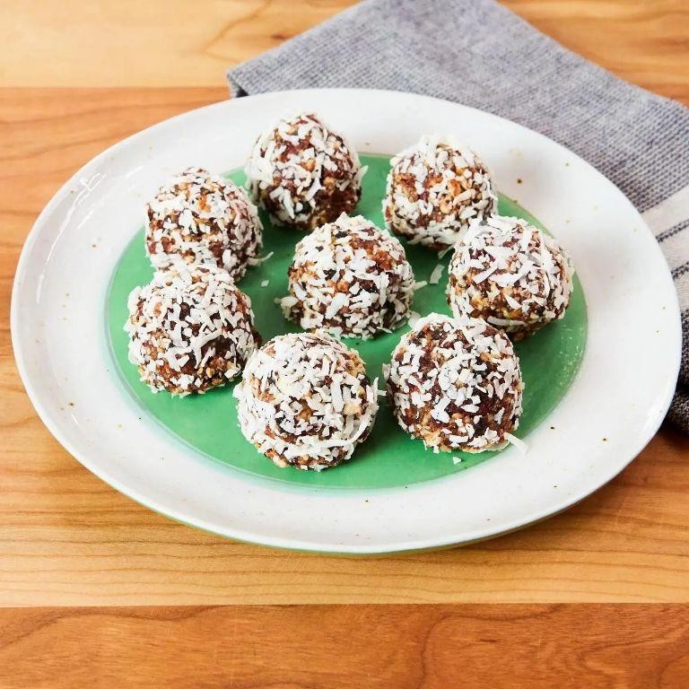 Aronia Berry and Almond Energy Bites