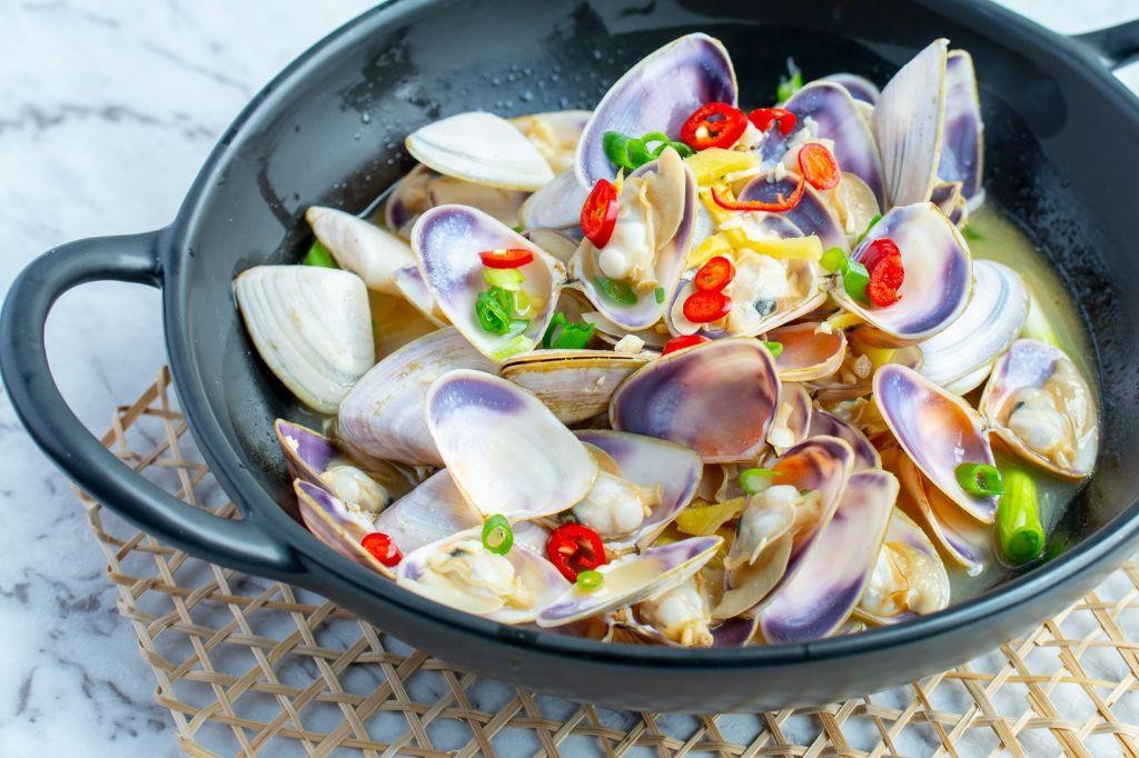 Asian-Style Clam Stir-Fry with Ginger