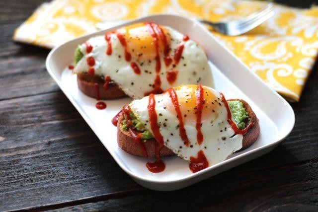 Avocado Toast with Egg and Sriracha
