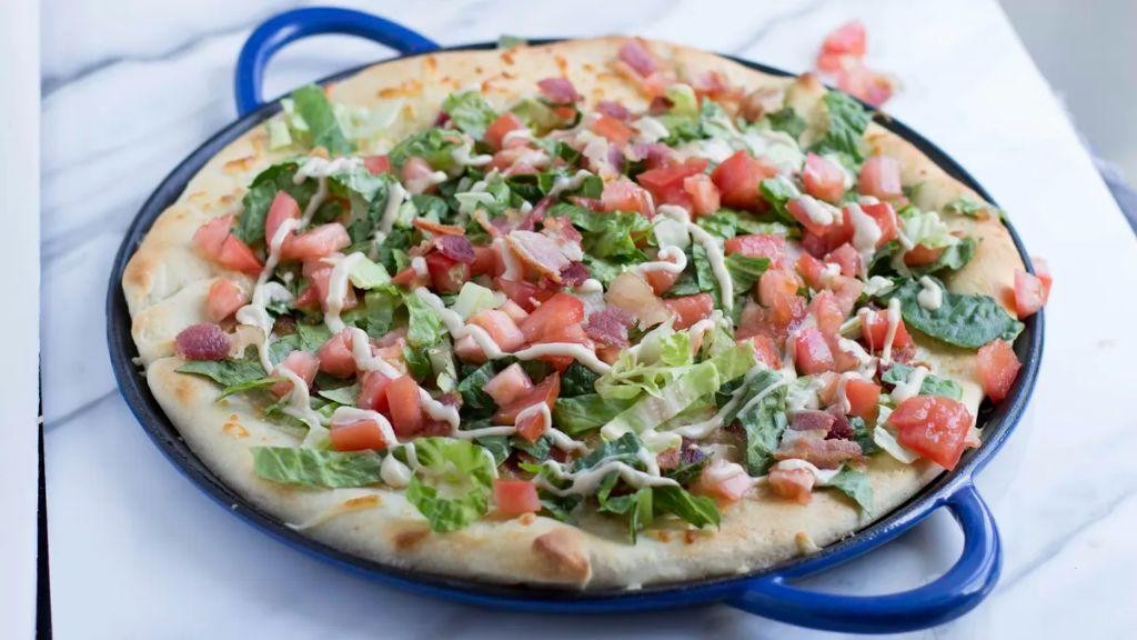 BLT Pizza with Balsamic Glaze