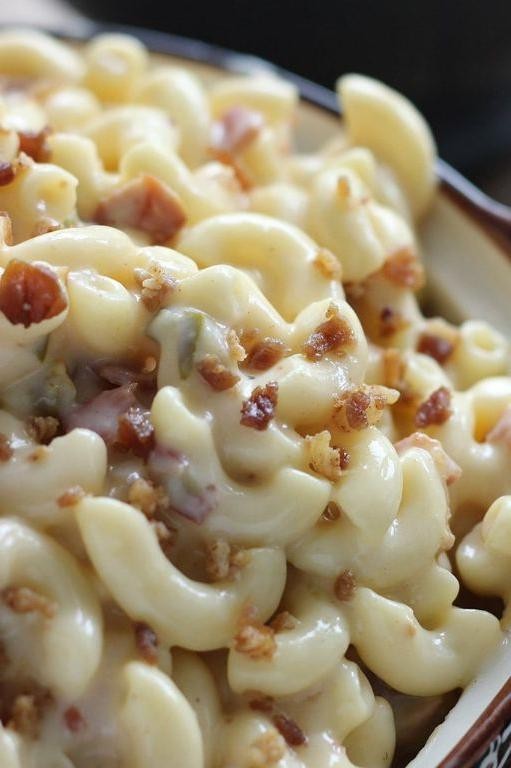 Bacon and Jalapeño Crockpot Mac and Cheese