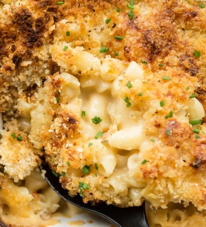 Baked Mac and Cheese with Roasted Garlic