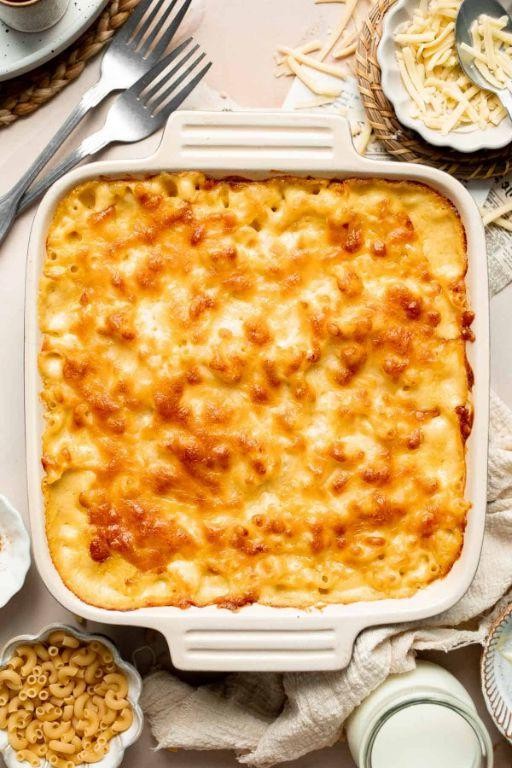 Baked Mac and Cheese with a Spicy Kick