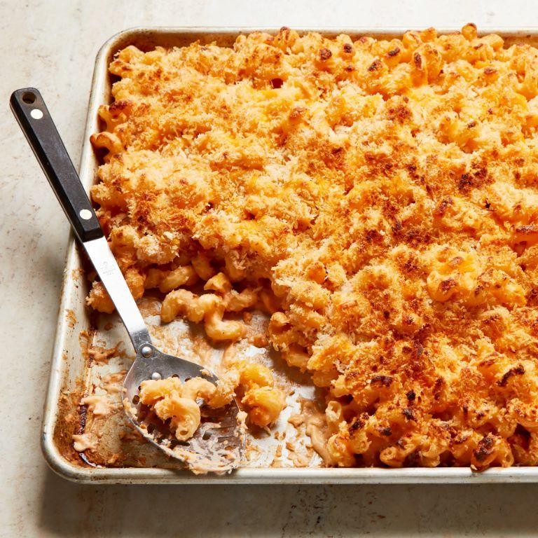 Baked Macaroni and Cheese with Crunchy Topping