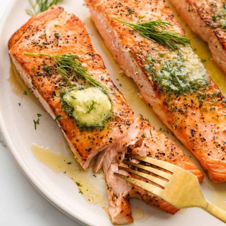 Baked Salmon with Garlic and Dill