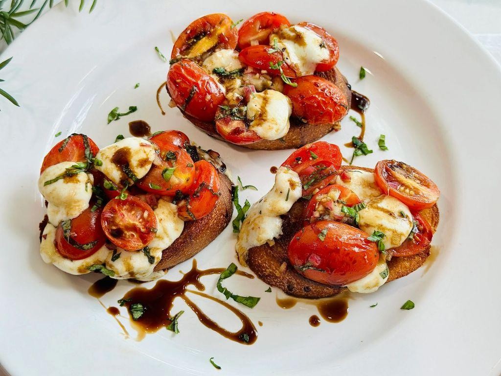 Balsamic Glazed Fig and Mozzarella Bruschetta