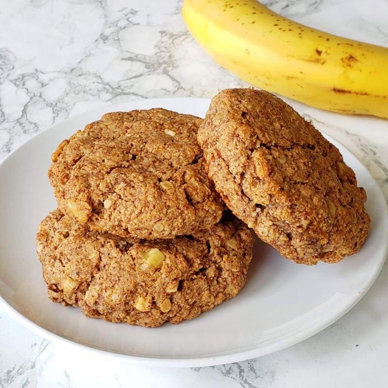 Banana Almond Oatmeal Cookies