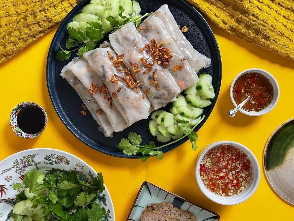 Banh Cuon (Steamed Rice Rolls)