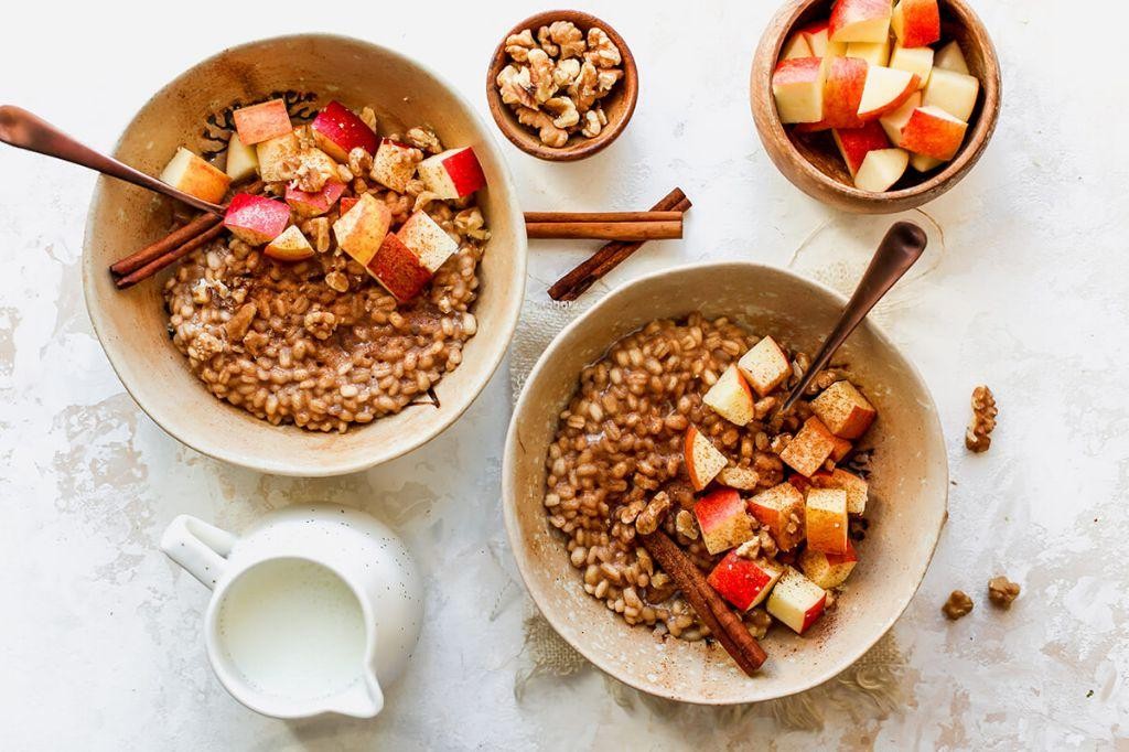 Barley Porridge with Apples and Cinnamon