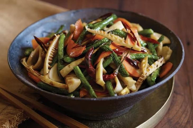 Beansprouts and Bamboo Shoot Stir-Fry